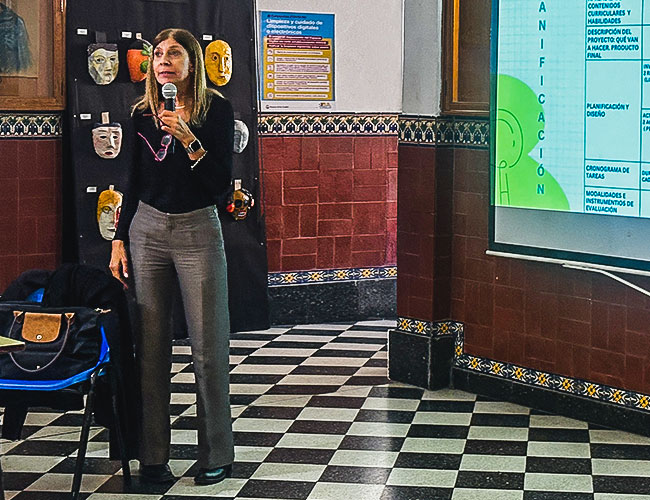 ESCUELA ARGENTINA MODELO