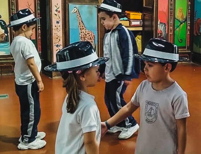ESCUELA ARGENTINA MODELO
