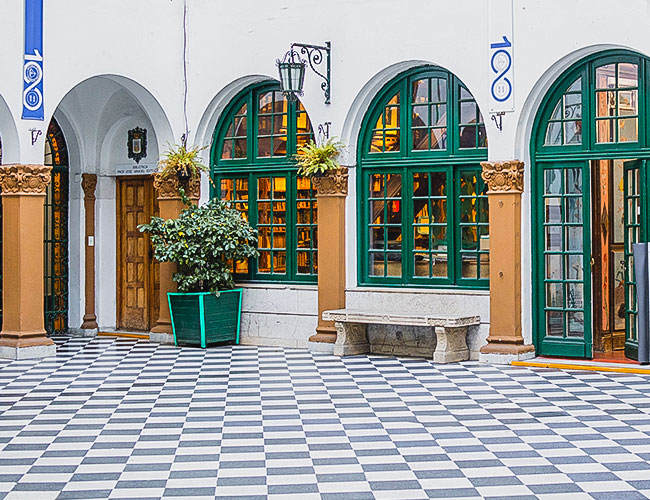 ESCUELA ARGENTINA MODELO