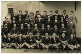PROMOCIÓN 1940 • ALVAREZ NOQUE, Jorge R. AZAROLA GIL, Enrique. BALIÑA, Marcelo Oscar. BARRANCOS Y VEDIA, Fernando. BIGNOLI, Darío Pedro. BUNGE, Eduardo A. CASTILLA, Caupolicán J. CASTRO MARTINEZ, Jorge. CHAS, Vicente. COGAN, Raúl. CONTRERAS CARBONE, Oscar A. CORSETTI, Osvaldo Oscar. DUPRAT, Juan Eduardo. FAGIN, Teodoro. FERNANDEZ PASTOR, Jorge Luis. FONROUGE, Guillermo R. FREIXAS, Carlos. GARAY, Carlos. GAZZOLO, Bartolomé Andrés. GELLY Y OBES, Carlos María. GOMEZ ERRAZURIZ, Jaime J. IANINI, Hugo Enrique. IGLESIAS, Enrique A. JAKOB, Alfredo Walter. JAMES, Luis Juan. LACOUR, Hernán Bruno. LALOR, Alfredo. LEIVA, Luis Augusto. LEONARDINI, Pedro Marcelo. LICHTER, Alfredo Andrés. LUXARDO, Roberto Bartolomé. MALLEZA, Alfredo. MARTINEZ, Carlos Alberto. MARTINEZ GUERRERO, Guillermo. MAZZINGHI, Jorge Adolfo. MENDEZ, Julio Antonio. MENDIVIL, Jorge Raúl. MEOLI, Jorge Alberto. MONESIGLIO, Alberto A.J. MONGE GARCIA, Luis. MORENO, Federico. OSCAMOU, Federico Alberto. PAEZ, Gervasio. PAEZ, Roberto Julio. PIAZZA, Oscar Amadeo. QUITEGUI, Jorge C. RAFFETTO, Carlos Germán. RAMOS ELLIFF, Washington. RECONDO, Rene Marcelo. RIOBO, Julio B. RIZZO, Jorge M. RODRIGO, Tulio H. RODRIGUEZ EGAÑA, Alberto R. RODRIGUEZ VILLEGAS, Ricardo. SALAZAR, Carlos Nicolás. TORTAROLO, Julio César. VALLE, Luis F. VIDART CHAVES, Roberto.