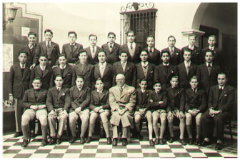 PROMOCIÓN 1943 • ALVAREZ de TOLEDO, Belisario. BADANO, Carlos Ambrosio. BENGOLEA, Abel M. BIANCHI, Jorge. BIANCHI, Roberto. BONADEO AYROLO, Renato. BORGONOVO, Emilio. CHOUCIÑO, Armando. CLUSELLAS, Jaime R. D’AGNILLO, Héctor. DESSEIN, Daniel A. DILLON, Ernesto Pablo. EGAÑA, Emilio A. EHRMAN, Roberto M. FERNANDEZ DE LA PUENTE, M. FIGUEROA, Juan A. GONZALEZ, Enrique M. GONZALEZ BALCARCE, Juan. GONZALEZ CAZON, Vicente. GOROSTIAGA, Manuel N. ISOLA, Jorge A. JACOBI, Jorge Otto. JAKOB, Ricardo W. LICHTED, Horacio A. LOITEGUI, Jorge M. MALINVERNI, José M. MARTI, Pedro A. MEANA ALDAO, Raúl A. MOLES, Fernando M. MORIXE, Aníbal J. NAVEYRA CASTILLA, Abel. NOVARO HUEYO, Alfredo. OJEA QUINTANA, G. PALACIO, Federico A. PERALTA MARTINEZ, Jacinto. PERUSSET, Julio. PICCALUGA, Juan A. POMBO, Bernardo. PUCHURI NEWTON, Raúl. ROCA RIVAROLA, Julio. RODRIGUEZ JURADO, Agustín. RUBIN, Bernardino. RUIZ BARLETT, Alfredo. RUIZ GRIMAU, Juan José. SAENZ ROSAS, Samuel. SCALISSI, Ruggero. SCHOO, Ernesto Carlos. SERANTES, Rodolfo. SOHR MILAN, Nicolás. SUNDBLAD, Héctor E. TARRADELLAS, René. TUCULET, Alberto M. ZUBERBUHLER, Ignacio.