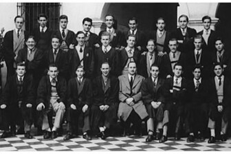 PROMOCIÓN 1950 • AGUIRRE, Carlos Alberto. ALVAREZ, Juan Carlos. ARIAS, Enrique. BALLESTER, Jorge. BARBERO, Carlos. BARREIRO, Luis. BENGOLEA, Eduardo. BERARDO, Roberto. BLANCO, Carlos. BOERO, Jorge. BOTTARO, Enrique. CALVO, Juan. CARRANZA, Enrique. CASARES, Alberto. CASTRO, Carlos. CAVALLO, Enrique. CICHERO, Carlos. COLOMBRES, Alberto. COSTA MENDEZ, Jorge. DE ELIZALDE, Carlos. DELFINO, Enrique. DI TELLA, Carlos. DUGGAN, Jorge. ECHEVERRIA, Enrique. ETCHEGARAY, Alberto. FERNANDEZ, Carlos. FIGUEROA ALCORTA, Jorge. GARCIA BELSUNCE, Carlos. GOMEZ, Enrique. GONZALEZ DEL SOLAR, Jorge. HOUSSAY, Carlos. IGLESIAS, Enrique. KLEIN, Carlos. LAGUARDIA, Jorge. LAVALLE, Carlos. LLORENTE, Enrique. LOPEZ, Alberto. LYNCH, Jorge. MALBRAN, Carlos. MARTINEZ, Alberto. MITRE, Carlos. MOLINA, Jorge. NAVARRO, Enrique. OCAMPO, Carlos. ORTIZ, Enrique. PAZ, Jorge. PEREZ, Carlos. PONCE, Enrique. RAMIREZ, Jorge. RODRIGUEZ, Carlos. SAENZ VALIENTE, Enrique. SANTAMARINA, Jorge. SUAREZ, Carlos. VAZQUEZ, Enrique.