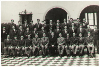 PROMOCIÓN 1958 • ARAMBARRI, José. AZUMENDI, Esteban M. BAGLIETTO, Héctor. BARZI, Roberto. BAURIN, Marcelo. BEGUE, Jaime. BERETERVIDE, Roberto. BOUCAU, Emilio. BRANDES, Carlos. BURGIO, Alberto Juan. CANDIA, Enrique. CANTILO, José. CAPURRO, Adriano. CARBONELL, Alberto. CLUSELLAS, Pablo. CODOLOSA, José M. COQUET, Roberto. DAUCOURT, Luis B. DIAMANTE, Hugo. FERRARI, Ricardo. FIGUEROA, Fernando. FONTANA, Eduardo. GIAMBASTIANI, Guillermo. GONDAR, Adolfo. GONZALEZ del SOLAR, Rodolfo. GORCHS, Guillermo. HEREDIA, Isidro E. HEYDE, Carlos von der. HUEYO, Alberto. JAIME, Julio. KAUFFMANN, Fernando. LANUSSE, Antonio. LINCH, Carlos. LUPPI, Gerardo. MAI, Carlos. MELIAN VARELA, Carlos. MENDEZ, Luis. MIGUENS, Juan. MIRI, Marcelo. MORRIS, Ricardo. PALANCONI, Mario. PASCARELLA, Jorge. PEYRALLO, Juan C. POLSKY MORRIS, Ricardo. RAYMOND, Eduardo. REVIGLIONO, Hugo. REY IRAOLA, Jorge. RIOS, Guillermo. RODRIGUEZ ANDIA, Joaquín. SALOM, Eduardo. SANCHEZ, Adolfo. SANJURJO, Daniel. SAUNIER, Rodolfo. SCHWARZBOCK, Ernesto. SCORDATO, Julio. SZAMA, Reinaldo. TOMASSINO, Carlos. TRAVERSO, Fernando. UHALDE, Carlos. VILLA, Carlos. VILLAMIL, Antonio.