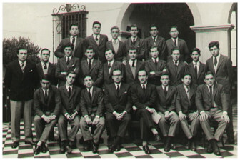 PROMOCIÓN 1958 • ARAMBARRI, José. AZUMENDI, Esteban M. BAGLIETTO, Héctor. BARZI, Roberto. BAURIN, Marcelo. BEGUE, Jaime. BERETERVIDE, Roberto. BOUCAU, Emilio. BRANDES, Carlos. BURGIO, Alberto Juan. CANDIA, Enrique. CANTILO, José. CAPURRO, Adriano. CARBONELL, Alberto. CLUSELLAS, Pablo. CODOLOSA, José M. COQUET, Roberto. DAUCOURT, Luis B. DIAMANTE, Hugo. FERRARI, Ricardo. FIGUEROA, Fernando. FONTANA, Eduardo. GIAMBASTIANI, Guillermo. GONDAR, Adolfo. GONZALEZ del SOLAR, Rodolfo. GORCHS, Guillermo. HEREDIA, Isidro E. HEYDE, Carlos von der. HUEYO, Alberto. JAIME, Julio. KAUFFMANN, Fernando. LANUSSE, Antonio. LINCH, Carlos. LUPPI, Gerardo. MAI, Carlos. MELIAN VARELA, Carlos. MENDEZ, Luis. MIGUENS, Juan. MIRI, Marcelo. MORRIS, Ricardo. PALANCONI, Mario. PASCARELLA, Jorge. PEYRALLO, Juan C. POLSKY MORRIS, Ricardo. RAYMOND, Eduardo. REVIGLIONO, Hugo. REY IRAOLA, Jorge. RIOS, Guillermo. RODRIGUEZ ANDIA, Joaquín. SALOM, Eduardo. SANCHEZ, Adolfo. SANJURJO, Daniel. SAUNIER, Rodolfo. SCHWARZBOCK, Ernesto. SCORDATO, Julio. SZAMA, Reinaldo. TOMASSINO, Carlos. TRAVERSO, Fernando. UHALDE, Carlos. VILLA, Carlos. VILLAMIL, Antonio.