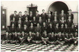 PROMOCIÓN 1959 • ANCHORENA, Raul Eduardo. BALESTRA, Ricardo. BANFI, Marcelo. BARBENZA, Rodolfo. BARZI, Guillermo. BEDOYA, Oscar. BELLONI, Ricardo. BENEGAS, Alberto. BIEDMA, José María. BIERCAMP, Heriberto. BOUILLIN, Enrique. BOURSE, Nicolás. BURGWARDT, Carlos. CALISTRI, Pablo. CALVO LEMOS, Manuel Pío. CARRO, Eduardo Jose. COLLEONI, Jorge. COLUSI, Carlos. CORNA, Pablo Maria. DANESE, Julio. DECKER, Pablo. DESMERY, Ricardo. DUBOURG, Arturo. ERIZE, Francisco. ESTRADA, Angel. FARE, Mauricio de la. FERNANDEZ FALCHI, Guillermo. GARCIA HAMILTON, Alberto. GOITIA, Jorge. GOLDARACENA, Mario. GONELLA, Alejandro. GONZALEZ VILLALOBOS, Alvaro. GROSSO, Alberto. HEARNE, Roberto. IRIARTE, Federico. JAIM ETCHEVERRY, Guillermo. MAGAN, Alfredo. MANSO, Horacio Octavio. MARONEO, Ricardo. MAROTTA, Ezequiel. MATTEI, Alfredo. MIRALLES, Joaquín. MOLINA, Francisco. MONTAÑANA, Osvaldo. OLIVAN, Alfredo. OROZCO, Juan. PELLEGRINI, Juan. PENOUCOS, Héctor. PESADO, Ángel. POLASTRI, José. RAMIREZ BOSCO, Eduardo. RECONDO, Martín. RIAL, Ricardo. RONDE, Ricardo de. SACHERI, Raúl. SAUNIER, Rodolfo. SCHWARTZ, Ernesto. SERANTES, Luis P. SIERRA, Bernardo. SILVA, Héctor. TESORO, Alfredo. TOSI, Eduardo. VEGA, Luis de la.