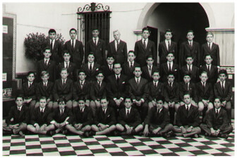 PROMOCIÓN 1962 • AMBROGETTI, Juan. ANCHORENA, Juan Antonio. BALLESTER, Jorge A. BIANCHI, José Eduardo. BIEDMA, Patricio A. BINELLO, Oscar. BINGEMER, Einardo. BOFFELLI, Luis A. BONSIGNORE, Vito. BOURDIEU, Carlos A. BREA, Fernando M. CAMAUER, Gustavo A. CARRASCOSA, Carlos A. CORDEU, Adolfo F. CORDIDO SANDE, Manuel J. COSTA, Luis Alberto. COVATTO, Alberto J. DAVERIO, Enrique G. DE AMBROSI, Juan Carlos. DI GUGLIELMO, Renato S. DI PAOLO, Alfredo. EGAÑA, Carlos J. ERIZE, Luis A. FERNANDEZ, Horacio M. FERNANDEZ, Ricardo M. FERRERO, Julio N. FERRO, Juan Carlos. GALARRAGA, Ricardo J. GARCIA LABORDE, Leonardo. GARCIA PULO, Edgardo Rodolfo. GONZALEZ, Carlos A. GONZALEZ BALCARCE, Marcos J. GULLY, Guillermo P. HUME, Ricardo. LANUSSE, Alberto M. LAWSON, Eduardo E. LIÑEIRO, Héctor E. MAGLIONE, Alejandro. MALBRAN, Manuel E. MARMOREK, Franklin. MEGIDE, José E. MIGUENS, Rodolfo J. MOGLIA, Juan Carlos. MUÑIZ, Gonzalo. MUÑIZ BARRETO, Benjamín A. NICASTRO, Andrés. ONGAY, Balbino. PAGANINI, Alberto M. PASINI, Aldo J. PERINO, Roberto D. PINO, Osvaldo M. del. QUIJANO, Hortensio L. RIOS, Hernán F. SANCHEZ SAÑUDO, Carlos R. SAYUS, Alfredo. SILVA, Oscar Carlos. SUELDO, Florencio. TESSORE, Federico H. UHALDE, Juan P. URANGA, Julio A. URETA SAENZ PEÑA, Luis M. VACCAREZZA, Leonardo S. VARELA, Alejandro H. WIPPERLING, Guillermo A. ZAMORA, Felipe G. ZORRILLA, Luis A.