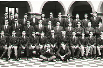 PROMOCIÓN 1964 • ALFARO, Julio E. ANTOLIN, Luis R. ARDUINO, Eduardo M. ARECO, Juan S. ARES, Jorge F. ATAMIAN, Antonio M. AVOGADRO, Carlos I. BEDEL, Jaime R. BETTINOTTI, Saúl E. BURUNDARENA, Ignacio. CALISTI, Carlos H. CARDOSO PORTO, Enrique L. CASTAÑEDA, Ricardo H. CASTIGLIONI, Mario. CILLEY, Nicolás E. CUZZANI, Oscar E. DACHEVSKI, Edgardo G. DE LUCA, Carlos A. DODERO, Alberto E. EGAÑA, Ricardo J. FALCO, Eduardo R. FERNANDEZ, Carlos O. FERNANDEZ, Eduardo J. FIRPO, Jorge L. GARCIA BELMONTE, Gustavo. GIRALT, Hernán M. GIRARDI, Arturo A. GONZALEZ CUEVAS, Rafael. GRANERO, Horacio R. GUIXA, Héctor G. HERNANDEZ, Luis A. INFANTE, Carlos F. IRAZUSTA, Julio C. KORPER, Tomás M. LAFUENTE JAUREGUI, Javier M. LAGOS, César C. LAGRECA, Ezequiel M. LEPORI, Luis R. LIUZZI, Carlos M. LOPEZ, Jorge P. LOPEZ ZANELLI, Alfredo D. MAGNASCO, Luis Alberto. MARIN MORENO, Carlos A. MARTINEZ LLANO, Delio B. MENDEZ, Norberto R. MIRALLES, Jorge. MOTTET, Carlos J. MOURIÑO, Carlos E. MULRAIN, Carlos J. OTAMENDI, Jorge B. PALADINI, Alejandro A. PASCUZZI, Alberto V. PEREZ, Oscar E. PICCHIO, Abel E. RAPALLINI, Alfredo T. RAPALLINI, José S. RAVAZZOLI, Alberto E. RODRÍGUEZ ABINZANO, Luis María. ROJAS, Alfonso. SALDIAS, Carlos A. SANCHEZ, Jorge A. UBERTALLI, Alberto M.