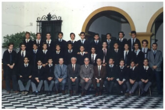 PROMOCIÓN 1989 • ABUD, María Magdalena. ALABUENAS, Mauro Gastón. ALLENDE, Fernando Aníbal. ALVAREZ, Elena Gloria. ALVAREZ VERGARA, María Florencia. BANCI, Hernán. BARRA, Valeria. BARRERA, Jacqueline. BENETTI, María Florencia. BERTORA, Valeria Eda. BESADA, María Teresa. BISI, Diego. BOCARDI, Claudia Graciela. BOSCHELLI, Melina Laura. BOSCOLO, Matías. BREA, Sonia. CAFICI, Máximo Enrique. CALVIÑO PESCE, Graciela S. CALVO, Federico Luis. CANCLINI, Joaquín Rafael. CANDIA, Clara. CARDARELLI, Horacio F. CHIARADIA, Paula. COURTIS, José María. CUNEO, Sebastián. D’AMORIN LIMA NOVO, Alicia Inés. DELFINO, Alejandro Antonio. DI GUGLIELMO, Ignacio. EDI, Silvina Adriana. ESEVICH SANCHEZ, María Cecilia. ETCHEBEHERE, Juan Facundo. FEGAN, Federico. FERNANDEZ IGARTUA, Miguel B. FRAGA, Mariana. GOMEZ OBLIGADO, Hernán. GUGLIELMINO, María Pía. GUTIERREZ, Francisco Javier. HERRERO, Paula Beatriz. INTROZZI, Christian Darío. JUNOR, Federico. LIGHTOWLER STAHLBERG, Balbina. LUCO CONTESTIN, María Pía. MALAUREILLE PELTZER, Facundo. MAYOU, Juan Armando. MENENDEZ, María Victoria. MIGUENS, Ricardo Luciano. MONTES DE OCA, Mercedes. MURRAY, Miguel Patricio. OSORES SOLER, Bárbara. PAATS RUIZ GRIMAU, Lucila María. PALOMEQUE, Gustavo Mario. PANDO, Agustina. PAOLINI PALACIOS, Ariadna Marcela. PEREYRA IRAOLA, Germán. PETAZZI, Paula. PFISTER ALURRALDE, Eleonora. RAMOS, Ezequiel. RODRIGUEZ BAUZA, Santiago. RUBIO HERRERA, Ester. SANGUINETTI, Ana Mercedes. SARTORIO, Ana Carolina. SCHINDLER, Alejandro Horacio. SHAW, Tania. SILVETTI MURRAY, Sebastián. SLOSSE, María Marta. SOLARI, Fernando. STEFANI, Juana Mirta. TAIANA, Diego Ezequiel. TOMASSINO, Patricia Inés. VALLEE, Juan Jorge. VAZQUEZ, Gonzalo Hernán. VAZQUEZ BALLESTRASSE, Gonzalo H. VERA OCAMPO, Aurelia. ZAMBRANO, Luis María. ZAVALLA, Martina Isabel.